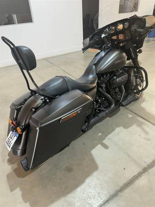 HARLEY-DAVIDSON STREET GLIDE SPECIAL 